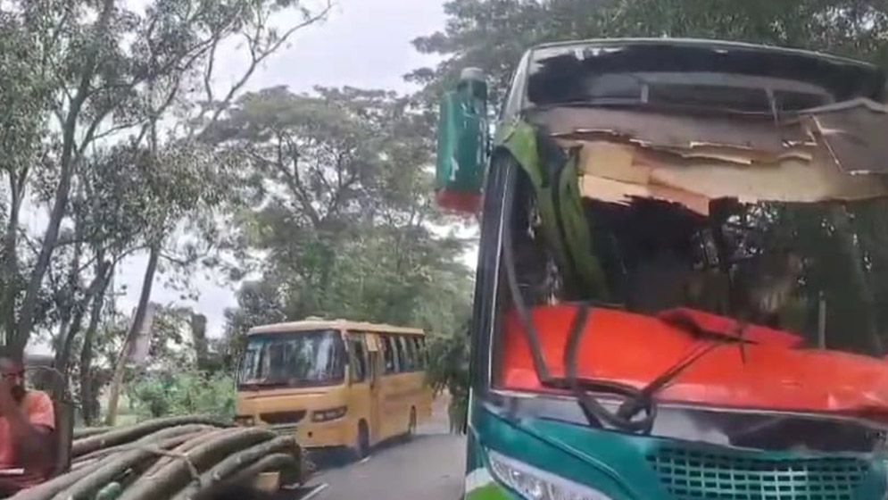 গোপালগঞ্জে ৫ যানবাহনের সংঘর্ষে পুলিশসহ নিহত ২