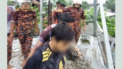 কিশোরীকে মোবাইল টাওয়ারে উঠিয়েছে ‘‌জিন’!