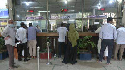 কোথাও লেনদেনের চাপ, কোথাও নেই