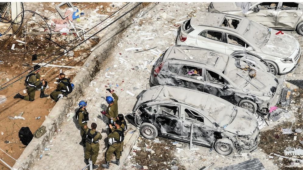 ইসরাইলের বিভিন্ন শহরে ইরানের হামলা শুরু