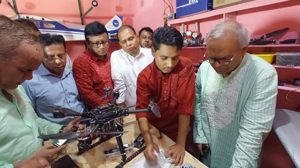 বাঁশখালীর ‘ড্রোন নির্মাতা’ আশিরকে অর্থ সহায়তা তারেক রহমানের