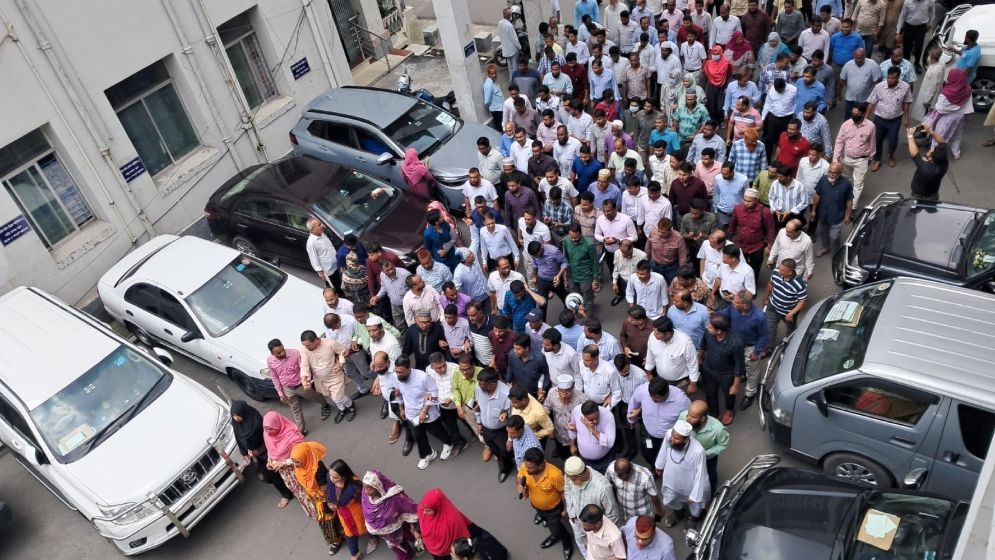 বিক্ষোভ মিছিল সমাবেশে উত্তাল সচিবালয়