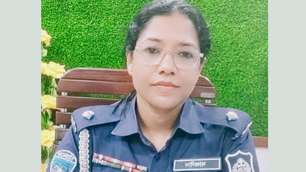 কুমিল্লায় প্রথম নারী ওসি নাজনীন সুলতানা