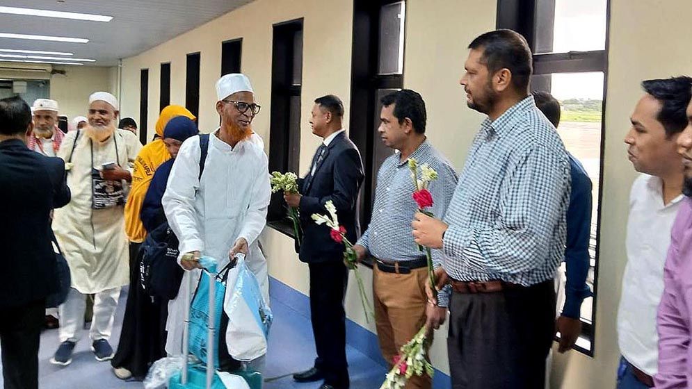 চট্টগ্রামে ফিরেছেন ৪১৩ হাজি
