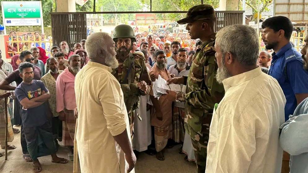 টাকার বিনিময়ে টিসিবির কার্ড, হাতেনাতে ধরা চেয়ারম্যান