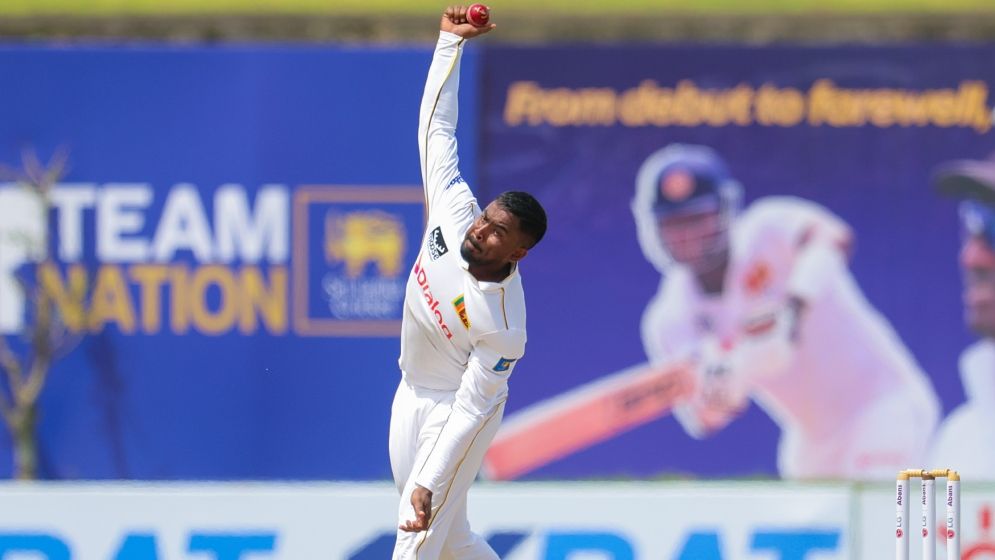 বল করছেন দুই হাতেই, শ্রীলঙ্কা দলে কে এই রত্নায়েকে?