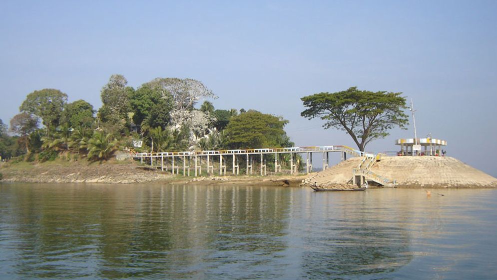 কাপ্তাই হ্রদের পানির নিচে চাকমা রাজার রাজবাড়ী