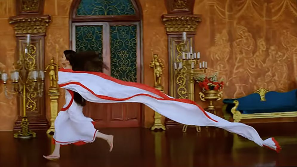 এক রাতে তৈরি হয়েছিল ঐশ্বরিয়ার শাড়ি, ‘দেবদাস’ সিনেমার সেটে ঘটেছিল কোন ঘটনা?