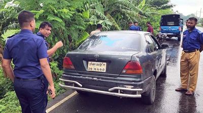 প্রাইভেটকার থামিয়ে অস্ত্রের মুখে ৫৫ লাখ টাকা ছিনতাই
