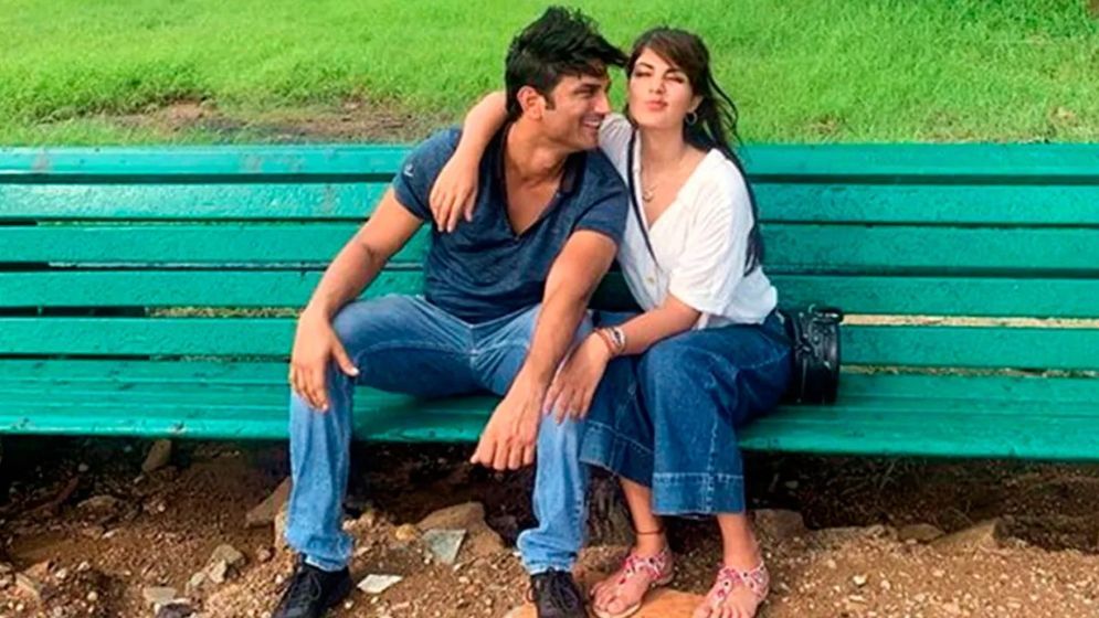 সুশান্ত-রিয়ার প্রেমকাহিনি নিয়ে সিনেমা, কে থাকছেন তার চরিত্রে?