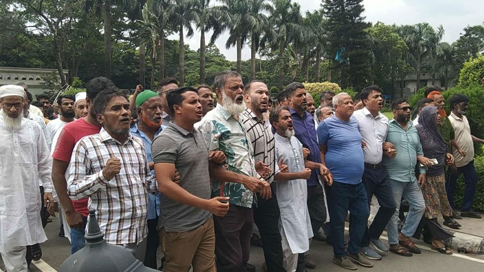 ইশরাকের পক্ষে স্লোগানে আজও উত্তাল নগরভবন, বন্ধ প্রধান ফটক