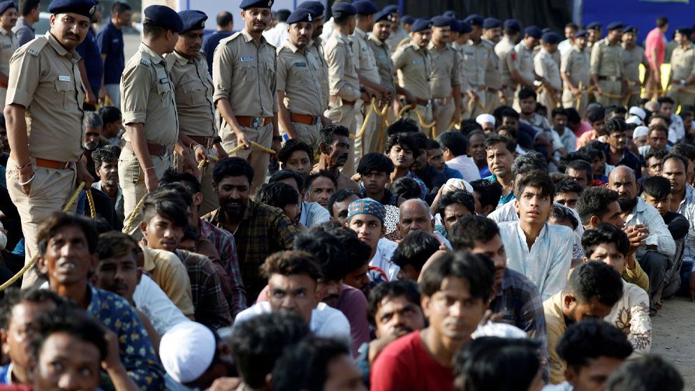 কেন ‘অস্ত্রের মুখে’ মুসলিমদের বাংলাদেশে ঠেলে দিচ্ছে ভারত?