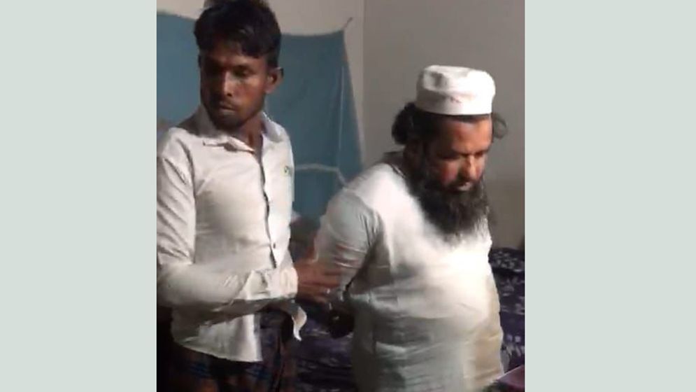 নামাজ থেকে ধরে নিয়ে মাদ্রাসার মুহতামিমকে বেঁধে নির্যাতনের অভিযোগ