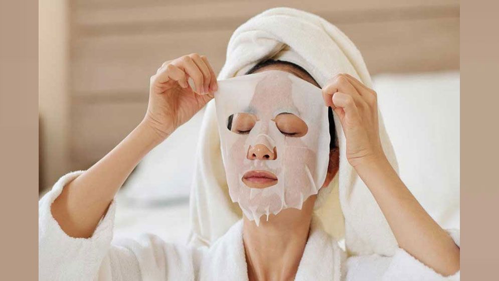 রূপচর্চায় ট্রেন্ডিং শিট মাস্ক, সঠিক উপায়ে ব্যবহার না করলেই বিপদ