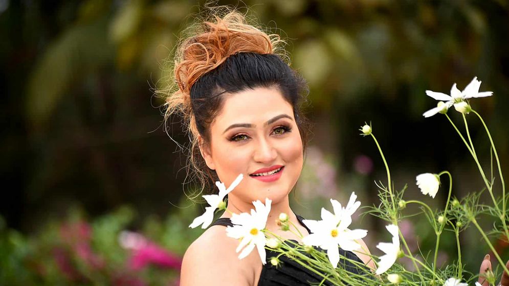 জীবনের দ্বিতীয় অধ্যায় শুরু করতে যাচ্ছেন তানহা মৌমাছি