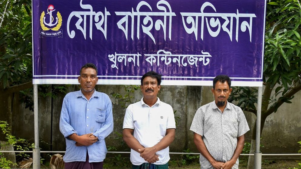 যৌথ বাহিনীর অভিযানে নাবিক ভর্তির নামে প্রতারকচক্রের ৩ সদস্য আটক