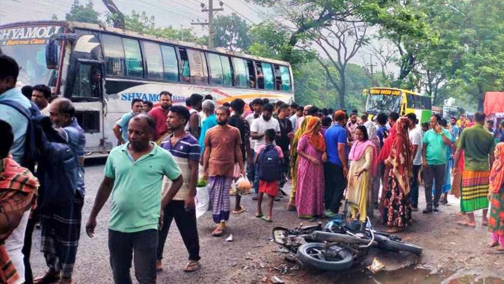 বাসচাপায় প্রাণ গেল মোটরসাইকেল আরোহীর