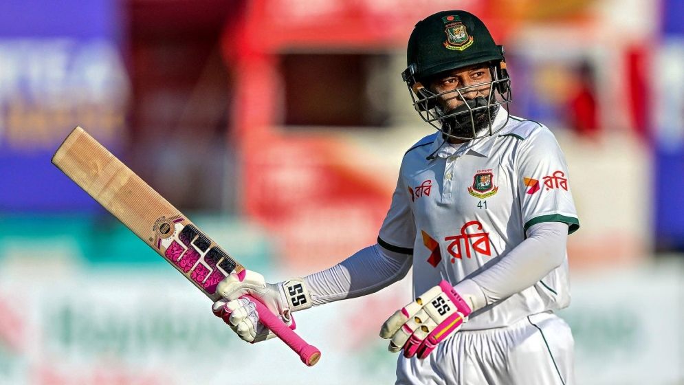 ১ রানের জন্য ফিফটি মিস মুশফিকের, অঝোর কান্না গলের আকাশের