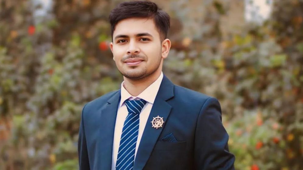 রাবির ছাত্রহলে নারী শিক্ষার্থীকে নিয়ে রাতযাপন, অতঃপর...