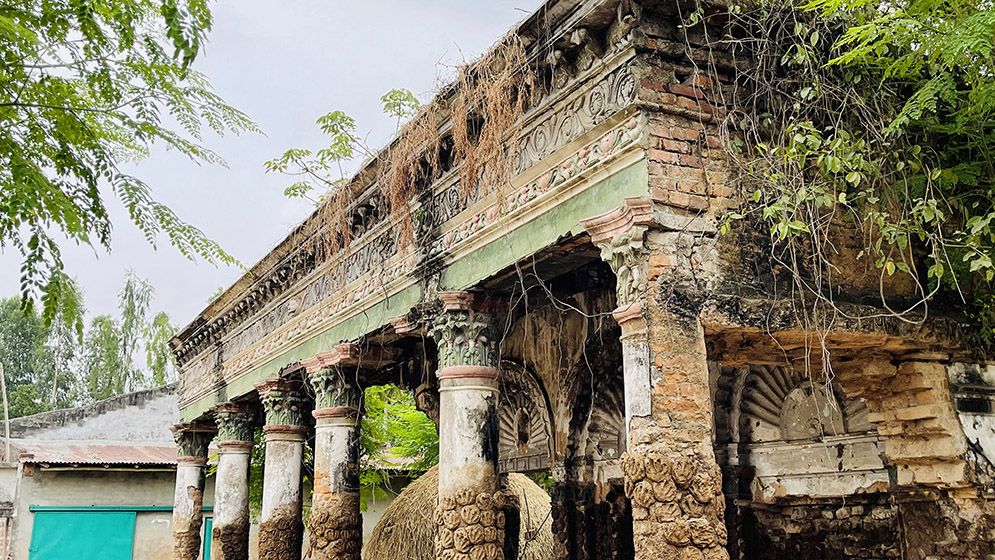 মুছে যাচ্ছে কাশিমপুর রাজবাড়ির স্মৃতি