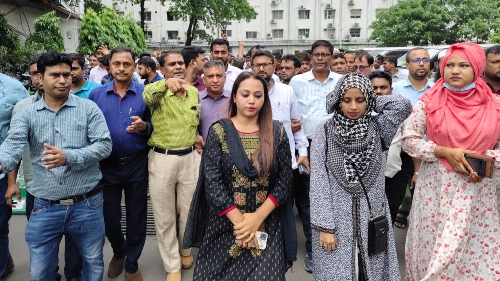 ব্লকেডের পর এবার নতুন কর্মসূচি ঘোষণা সচিবালয় কর্মচারীদের