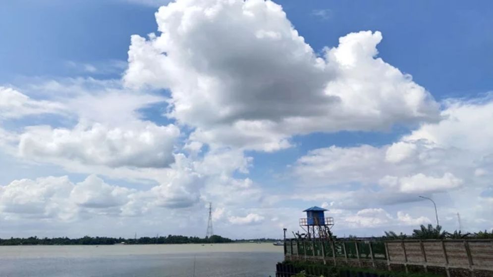 মেঘের ডানায় গল্প ভাসে