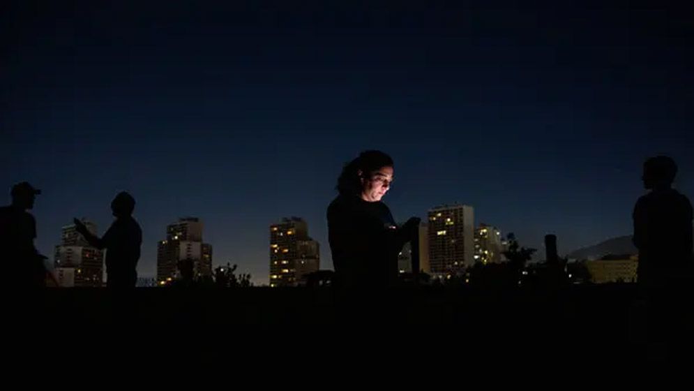 তীব্র ব্ল্যাকআউটে ইরানিদের ভরসা ছিল ক্লাবহাউজ