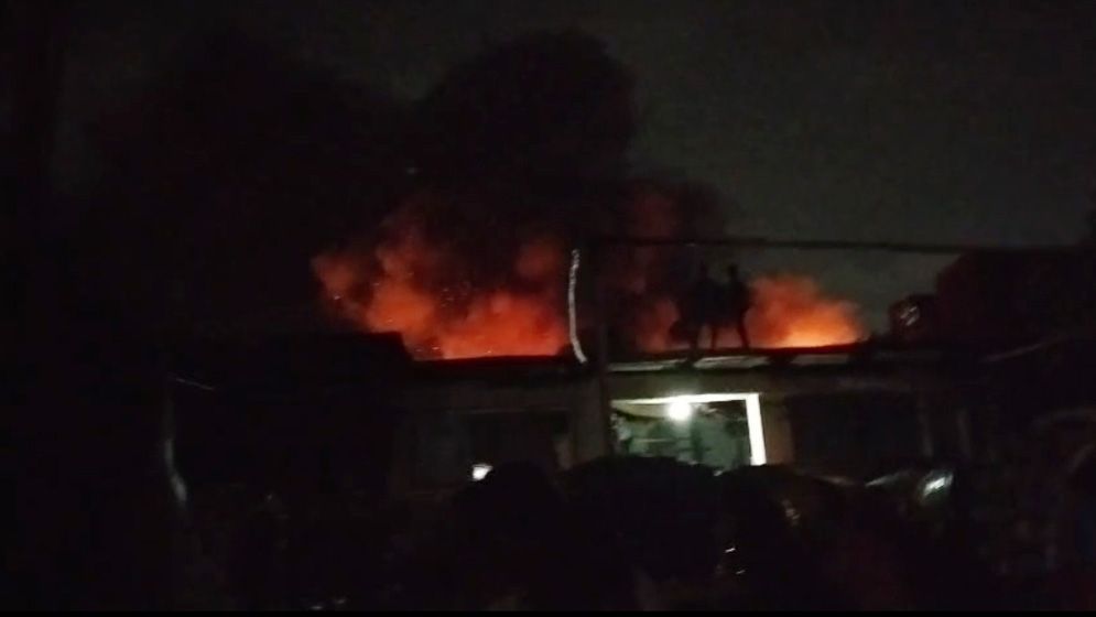 হাজারীবাগে ট্যানারির গুদামে আগুন, নিয়ন্ত্রণে ৪ ইউনিট