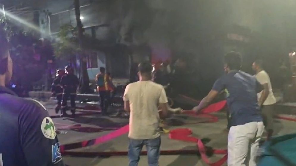 মিরপুরে ৬ তলা ভবনে আগুন