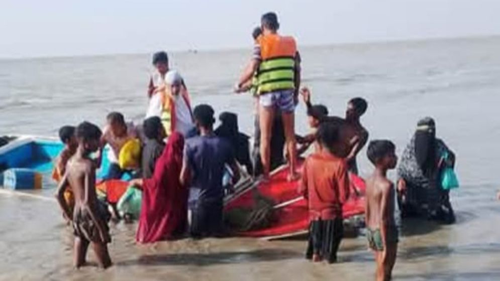 ২৮ জন যাত্রীসহ স্পিডবোটডুবি