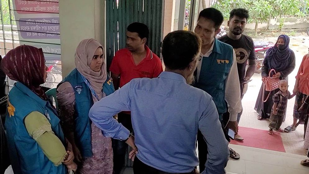 ছদ্মবেশে নির্বাচন কার্যালয়ে দুদক, মিলেছে টাকা লেনদেনের প্রমাণ
