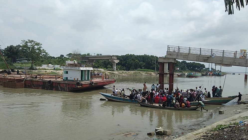 বাল্কহেডের ধাক্কায় দ্বিতীয় দফায় ভাঙল নির্মাণাধীন বেইলি সেতু