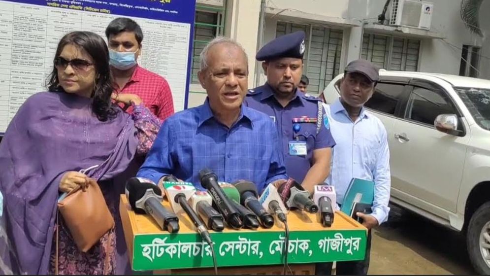 সাবেক সিইসি হাবিবুল আউয়ালকে এখনো গ্রেফতার করা হয়নি: স্বরাষ্ট্র উপদেষ্টা