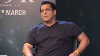 নিজের প্রেমজীবন নিয়ে যে আক্ষেপ শোনালেন সালমান