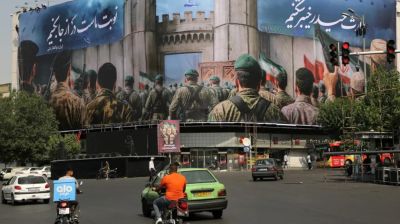 ‘বাড়ি যদি কবরও হয়, তবুও দেশ ছাড়ব না’—ইরানের জেনজিদের দৃঢ় অঙ্গীকার