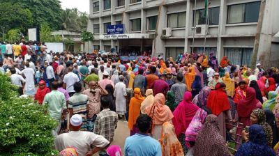 মাদারগঞ্জে প্রতারিত আমানতকারীদের বিক্ষোভ