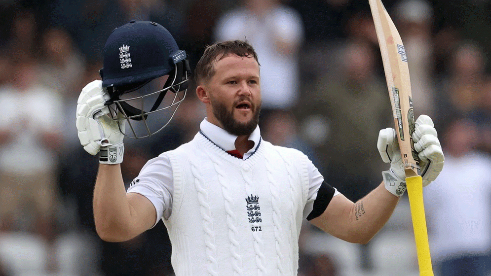 ৩৭১ রান তাড়ায় বেন ডাকেটের সেঞ্চুরি