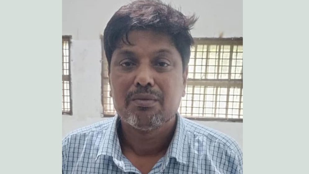 ইউপি কার্যালয় থেকে ভারপ্রাপ্ত চেয়ারম্যানকে গ্রেফতার