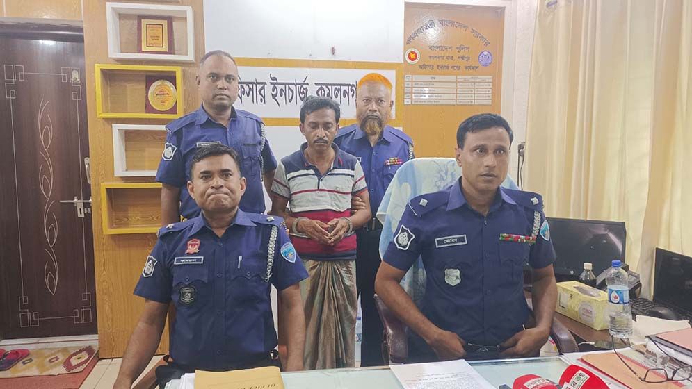 অনৈতিক সম্পর্ক শেষে স্বর্ণালংকার লুটে নিতে খালা শাশুড়িকে খুন করে সেলিম