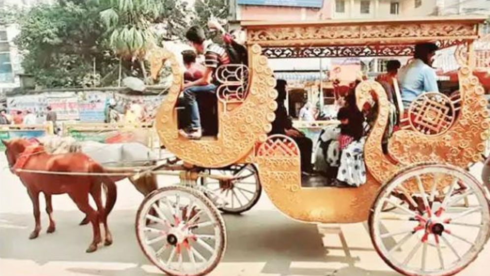 হারিয়ে যাচ্ছে ঐতিহ্যবাহী ঘোড়ার গাড়ি