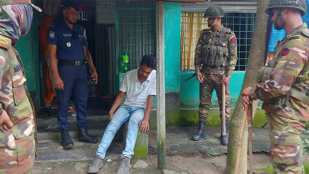 যৌথবাহিনীর হাতে ছাত্রদল নেতা গ্রেফতার