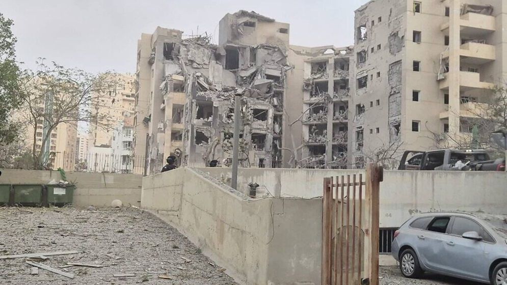 ইরানের ক্ষেপণাস্ত্র হামলায় ইসরাইলে ব্যাপক ক্ষতি, নিহত ৪