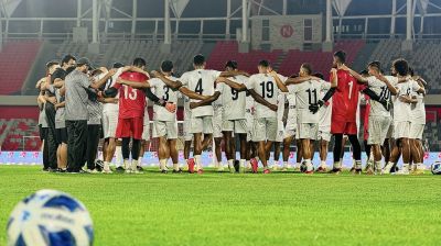 সিন্ডিকেটের যাঁতাকলে ফুটবল