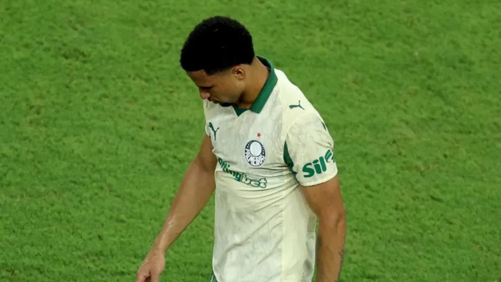 মেসির সামনে ‘সিউ’ করতে চেয়েছিলেন, অথচ মাঠে নেমেই পড়লেন চোটে