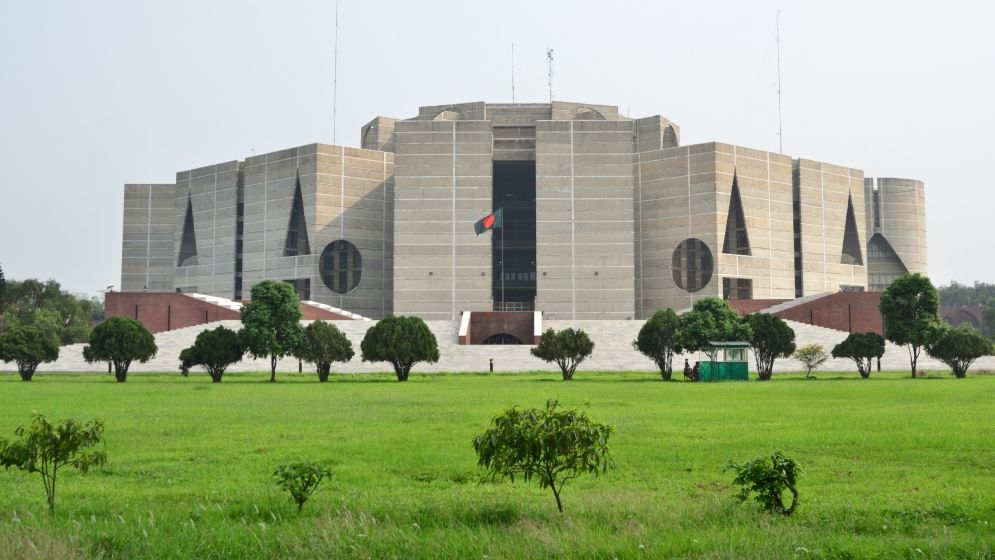 দেশের সামনে তিনটি অনিবার্য চ্যালেঞ্জ