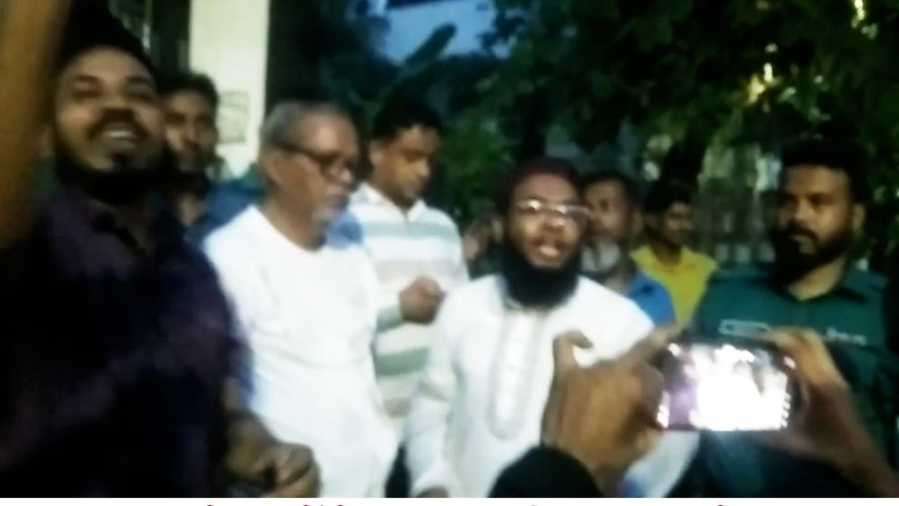 সাবেক সিইসিকে হেনস্তার ঘটনায় ৬ স্বেচ্ছাসেবক দল নেতার বিরুদ্ধে পুলিশের মামলা