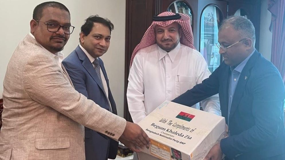 কাতার আমিরের জন্য আম-লিচু উপহার পাঠালেন খালেদা জিয়া