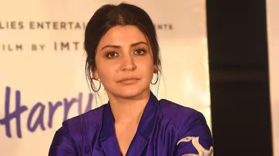 সন্তানদের কেন আড়ালে রাখেন আনুশকা