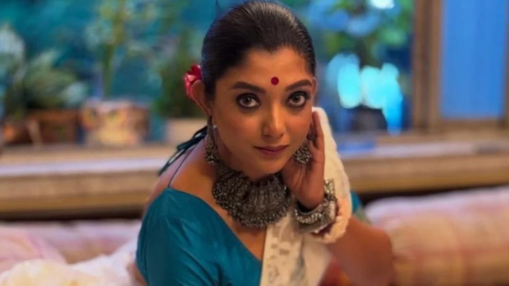 রাস সিনেমার জন্য যা খেয়ে মোটা হয়েছিলেন দেবলীনা