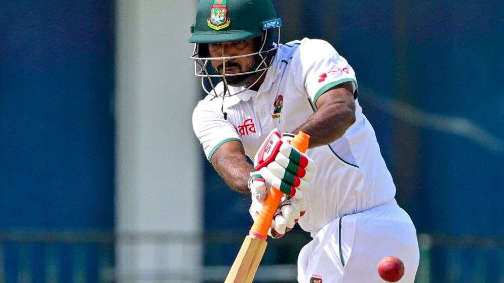 দিনের শুরুতেই এবাদতের বিদায়, ২৫০ হবে তো বাংলাদেশের?